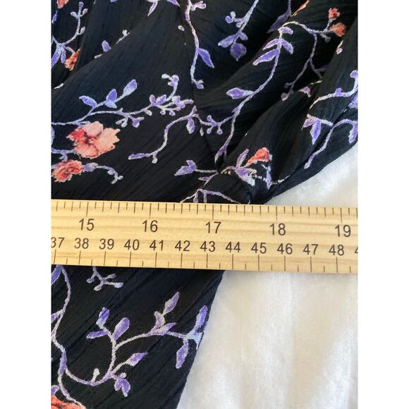 B.O.G Collective Floral Crop Top - Picture 3 of 4